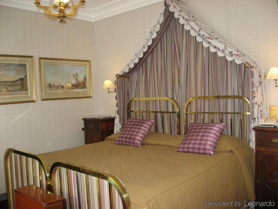 Duc De St-simon Hotel Parijs